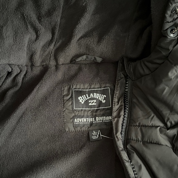 NWT - Billabong Women’s Transport Puffer Jacket - Size L - Picture 11 of 13